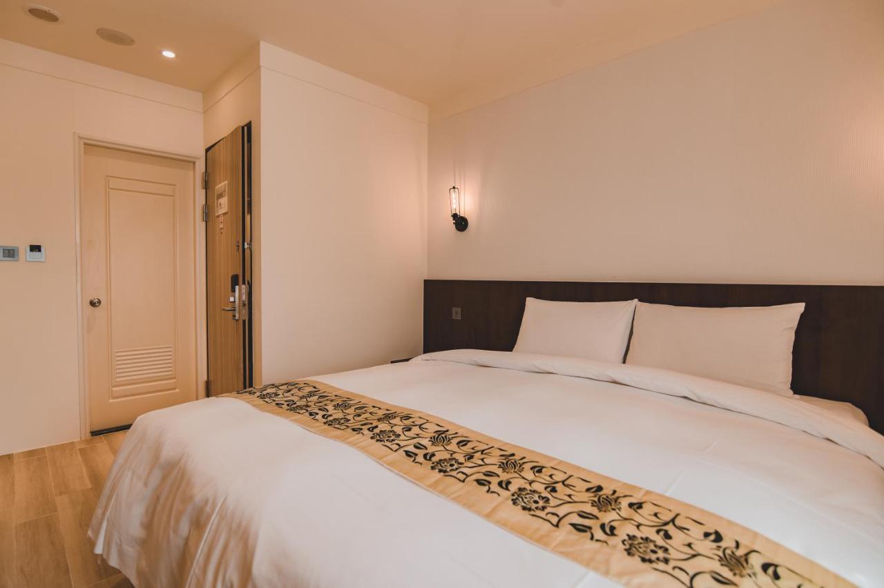 East Town 26 Hotel Hualien City Exterior photo