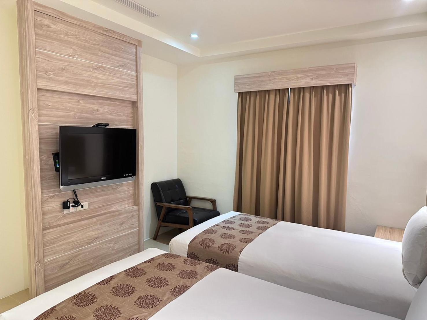 East Town 26 Hotel Hualien City Exterior photo