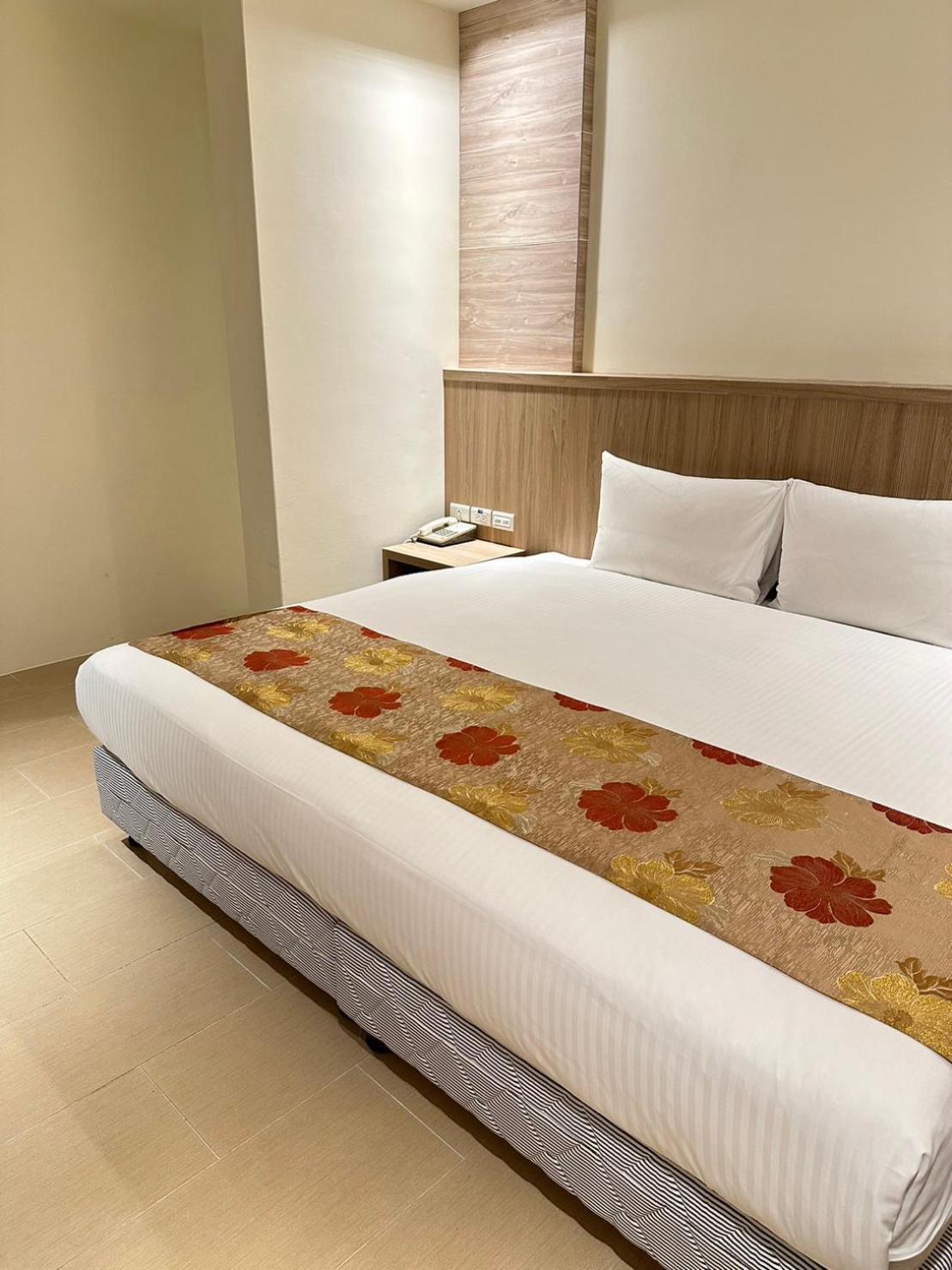 East Town 26 Hotel Hualien City Exterior photo