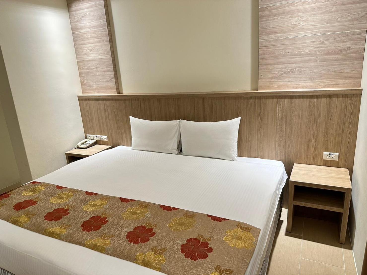 East Town 26 Hotel Hualien City Exterior photo