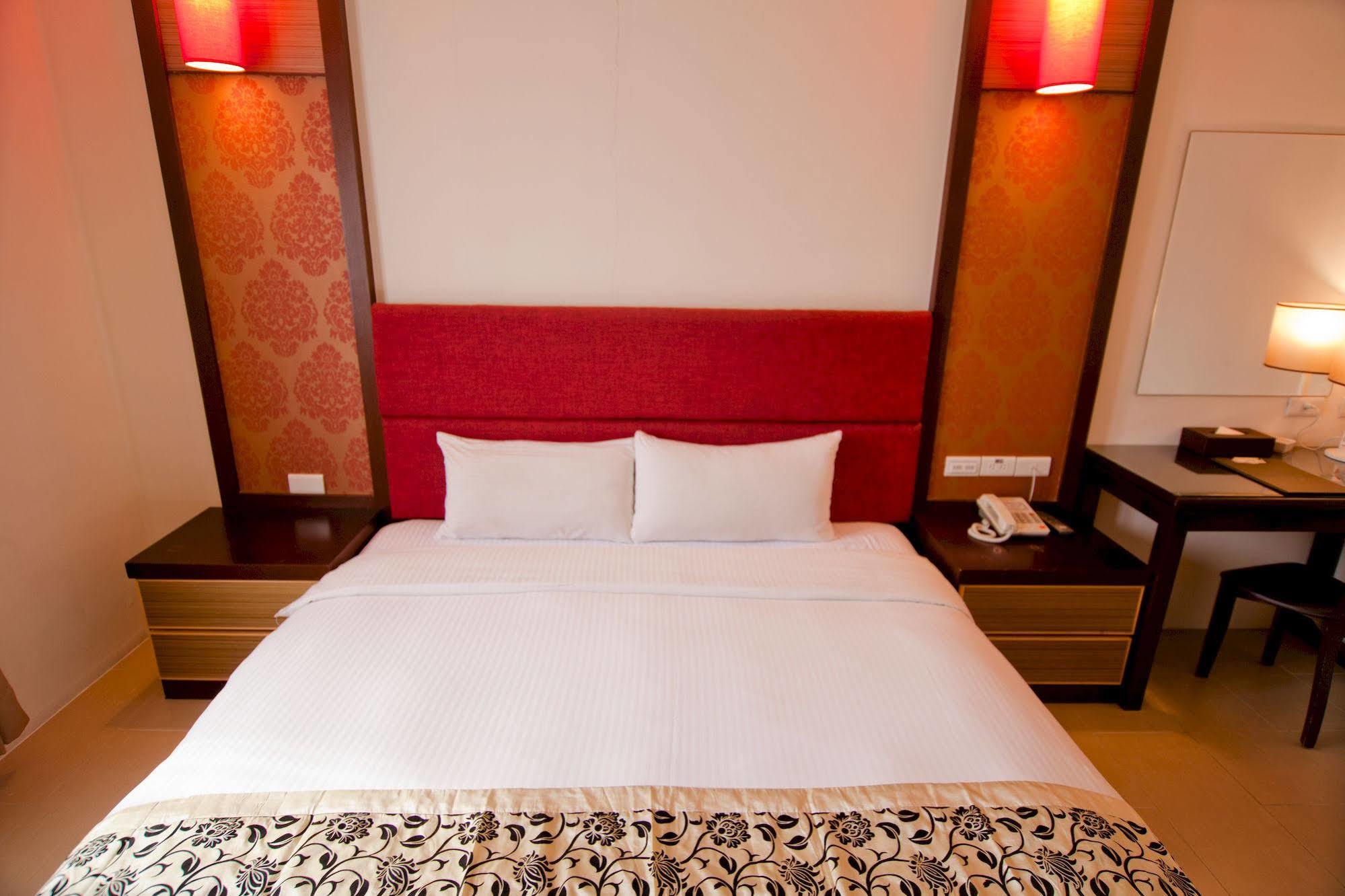 East Town 26 Hotel Hualien City Exterior photo