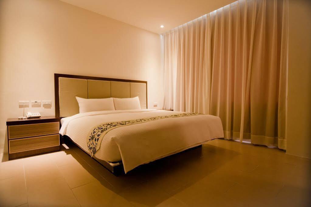 East Town 26 Hotel Hualien City Exterior photo